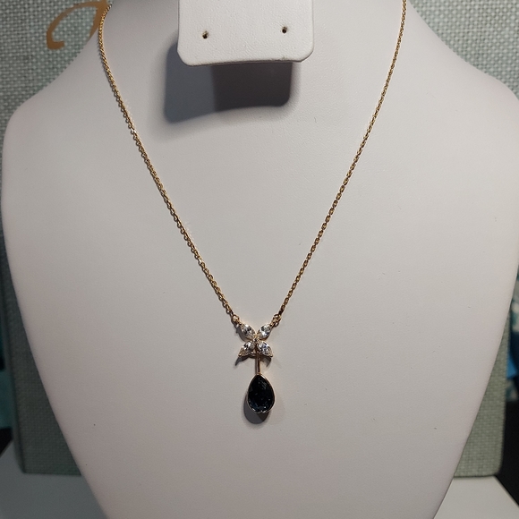 SWAROVSKI CRYSTAL FASHION NECKLACE, 18K GOLD PLATED - Picture 4 of 7